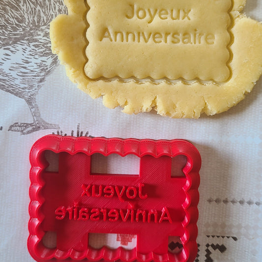 Emporte-pièce Joyeux anniversaire imprimé en 3D pour biscuits
